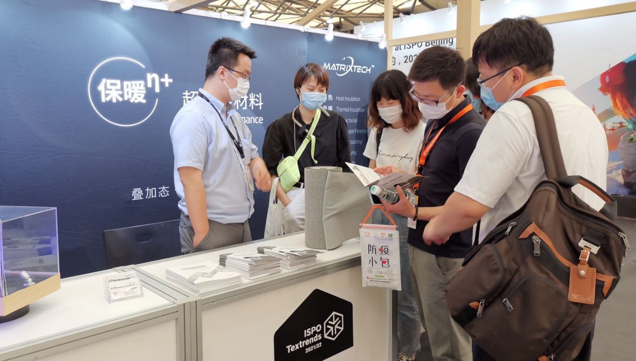 ISPOShanghai2020落幕 疊加態材料成為本屆展會的熱點 展會新聞 第2張-聯拓創意 圖片包含 游戲機, 電腦, 桌子, 柜臺 描述已自動生成